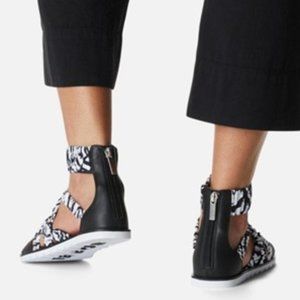 Sorel Ella II Ankle Strap Sandals Leather Flats White & Black Print Size 7 NEW